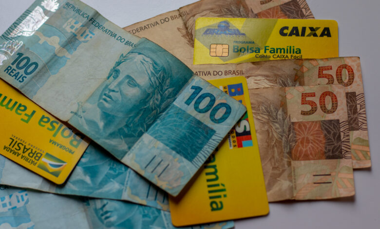 Bolsa Família extras.