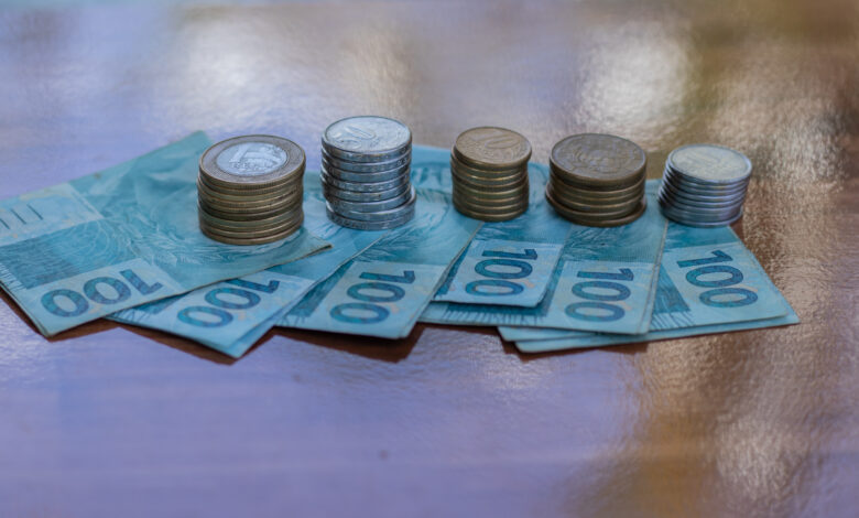 Novo saque anunciado.