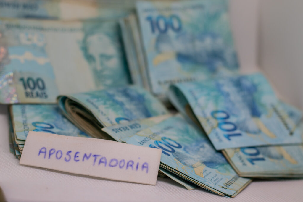 Aposentadoria com 5 anos de contribuição.