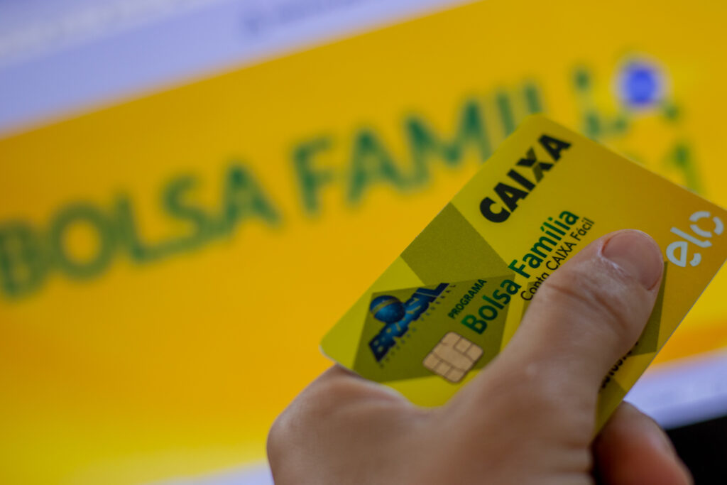 Bolsa Família e auxílio-gás.