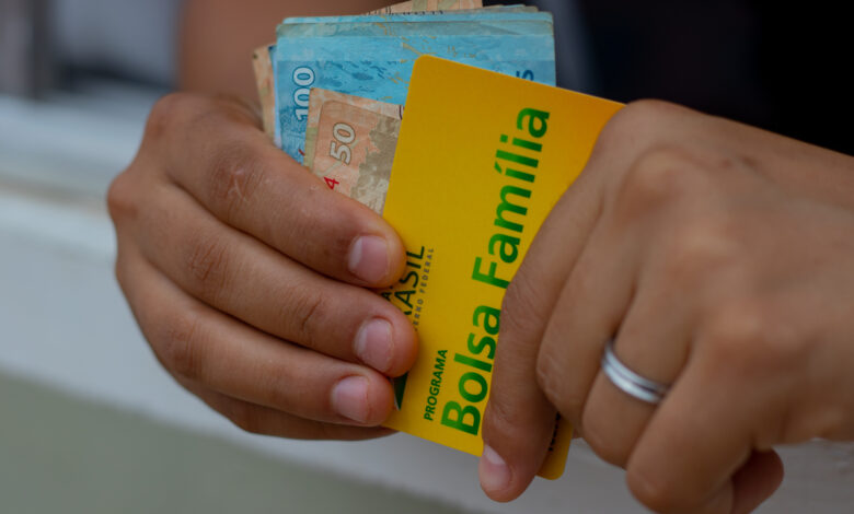 Teve seu Bolsa Família roubado? Saiba como recuperar seu dinheiro!