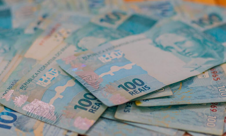 Auxílio mensal de fim de ano.