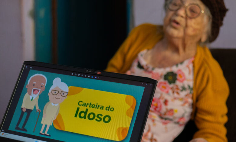 Carteira do idoso.