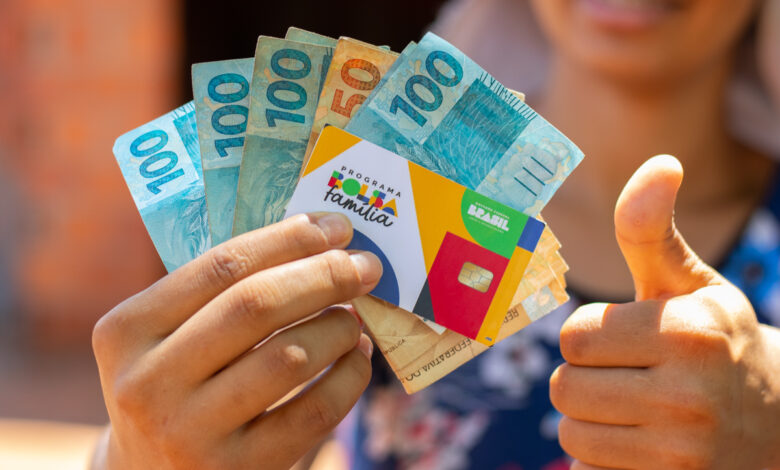Extra no Bolsa Família.