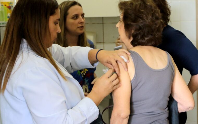 SUS expande vacinação Pneumo 20 para pessoas acima de 85 anos
