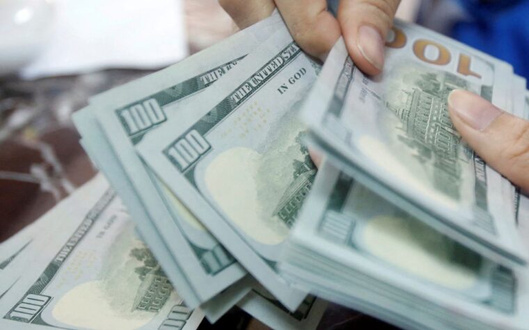 Dólar encerra próximo de R$ 5,15 com aumento da aversão ao risco