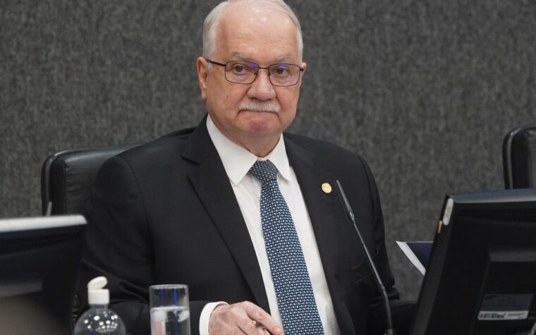 Fachin dá prazo de 24 horas para PF informar sobre celular de Vorcaro